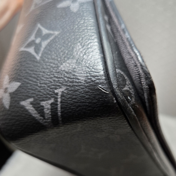 Louis Vuitton District Messenger Bag Monogram Eclipse Canvas MM - Picture 16 of 17